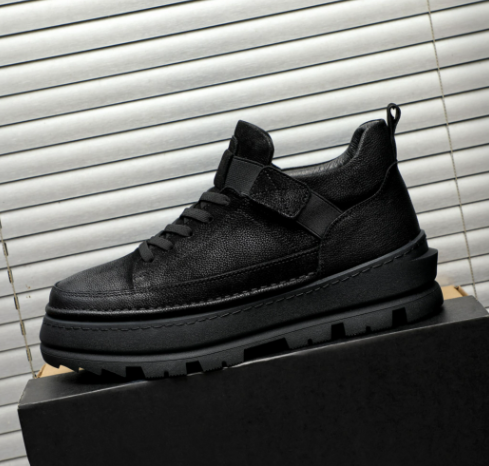 UGG Black Strap-Detail Lug-Sole Ankle Boots