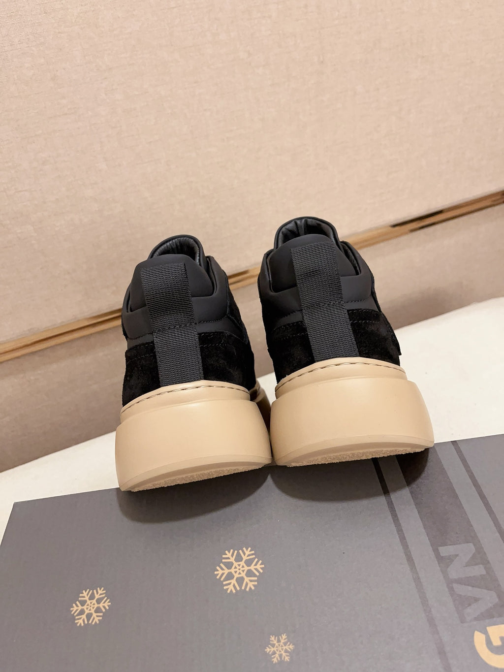 UGG Black Strap-Detail High-Top Platform Sneakers