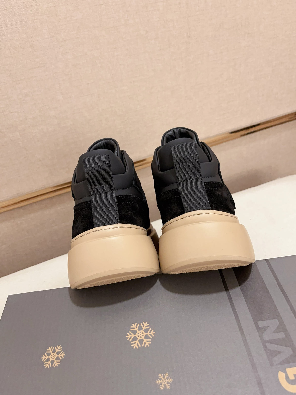 UGG Black Strap-Detail High-Top Platform Sneakers
