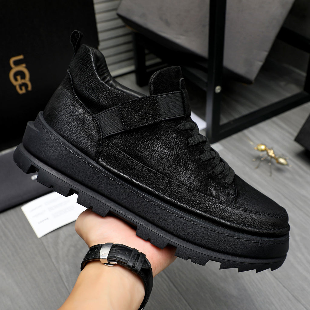 UGG Black Strap-Detail Lug-Sole Ankle Boots
